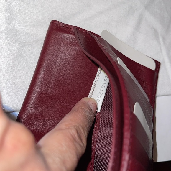 Bottega Veneta burgundy intrecciato woven wallet . Pristine condition. - Picture 9 of 10
